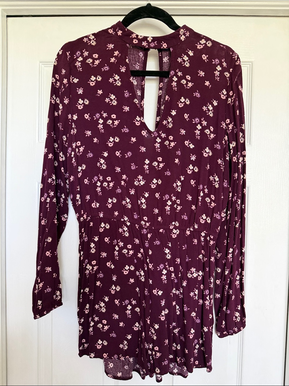 Women's Floral Keyhole Long-Sleeve Romper - Wine